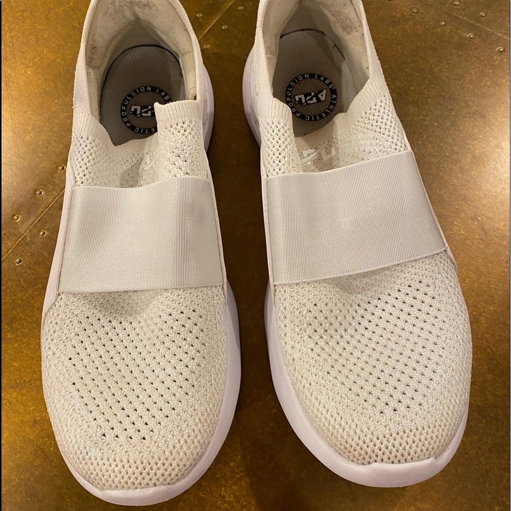 APL Bliss size 7 sneakers